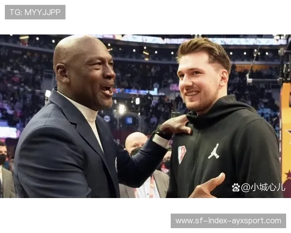 东契奇挡拆后外线空位稳稳命中，独行侠扩大优势